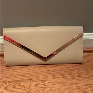 Nude clutch